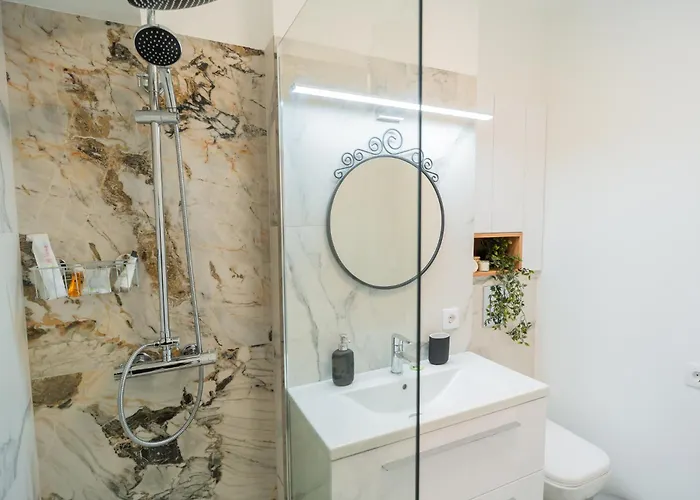 Apartment Urban Pearl - Old Town - Unique 4br/3ba Bucharest