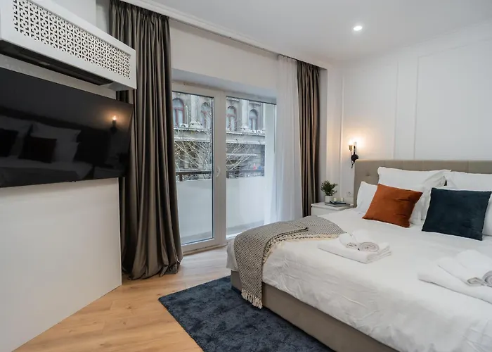 Urban Pearl - Old Town - Unique 4br/3ba Apartment