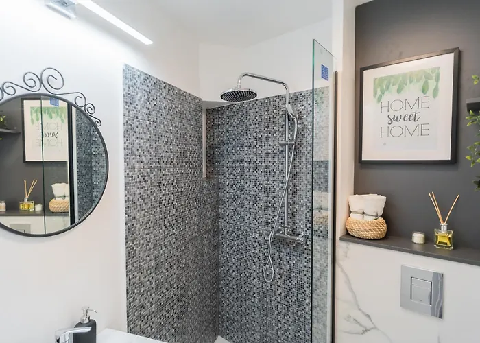 Apartment Urban Pearl - Old Town - Unique 4br/3ba Bucharest