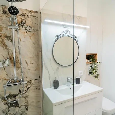 Appartement Urban Pearl - Old Town - Unique 4br/3ba Boekarest