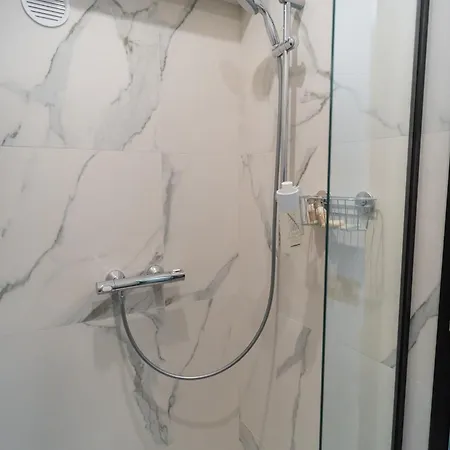 Urban Pearl - Old Town - Unique 4br/3ba דירה *