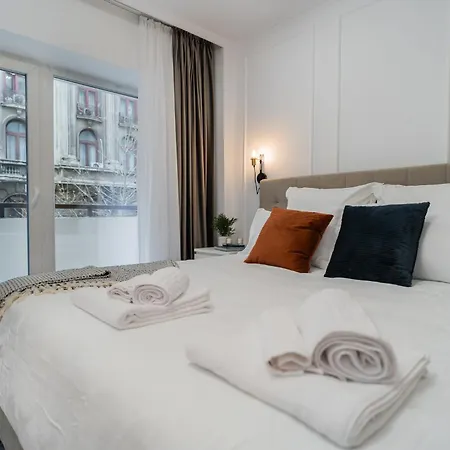 Urban Pearl - Old Town - Unique 4br/3ba *