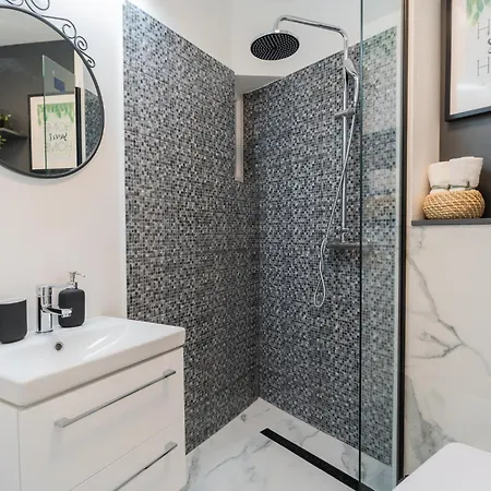 Apartament Urban Pearl - Old Town - Unique 4br/3ba *