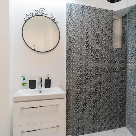 Urban Pearl - Old Town - Unique 4br/3ba דירה *