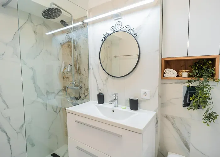 Apartment Urban Pearl - Old Town - Unique 4br/3ba Bukarest