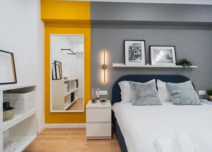 Urban Pearl - Old Town - Unique 4br/3ba *