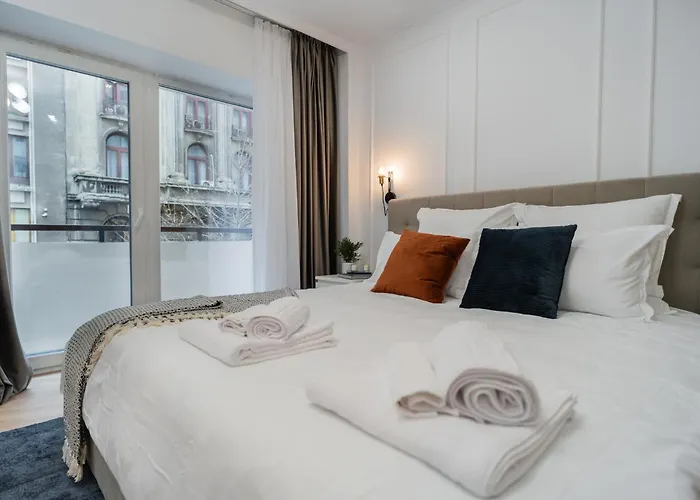 Urban Pearl - Old Town - Unique 4br/3ba *