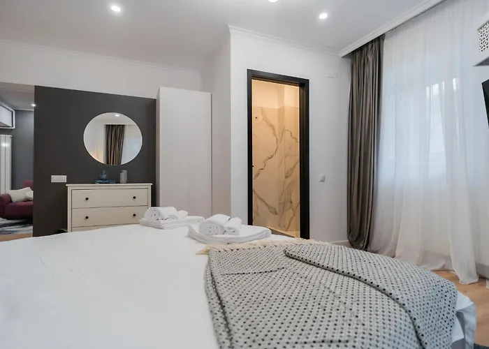 Urban Pearl - Old Town - Unique 4br/3ba Apartman