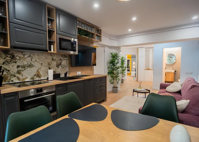 Urban Pearl - Old Town - Unique 4br/3ba