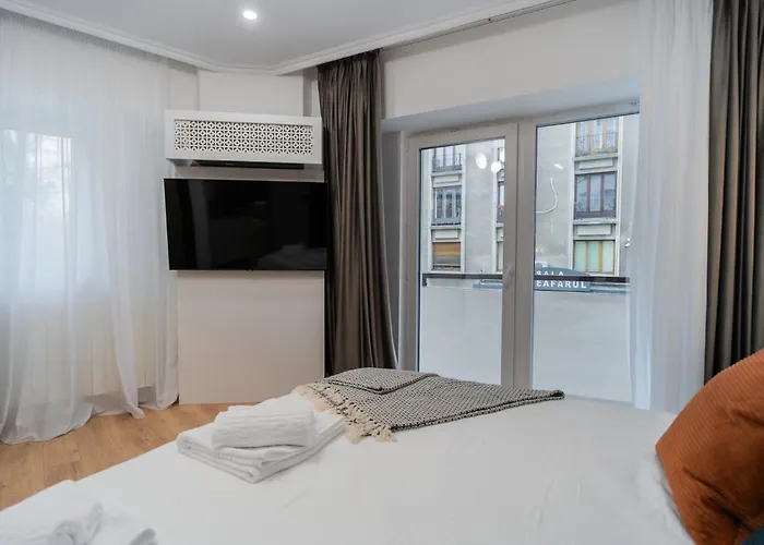 Urban Pearl - Old Town - Unique 4br/3ba *